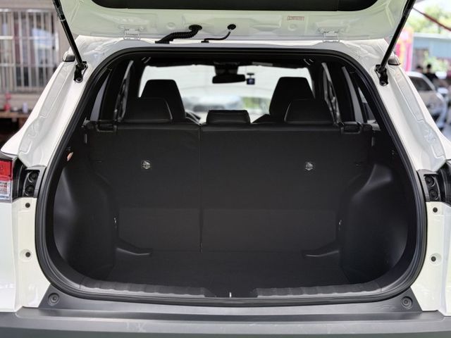 【線上影音賞車請點我】CC當代休旅霸主，中古價入手新車感，真得不要太划算，低調卻閃耀的存在，心動價優惠中  第10張相片