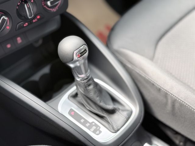 【線上影音賞車請點我】本店老闆娘座駕！全新變速箱，低稅金，超省油，性能絕佳，最佳低調奢華代表，YARIS的價格  第15張相片