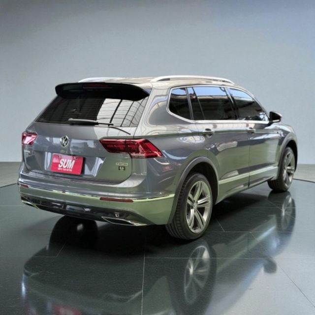 【線上影音賞車請點我】20Tiguan超稀有七人座，本店闆娘欽用車，絕對美車一部，超優惠釋出，試車即愛上，熱線上市中  第5張相片
