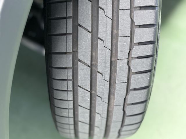 【線上影音賞車請點我】20Tiguan超稀有七人座，本店闆娘欽用車，絕對美車一部，超優惠釋出，試車即愛上，熱線上市中  第8張相片