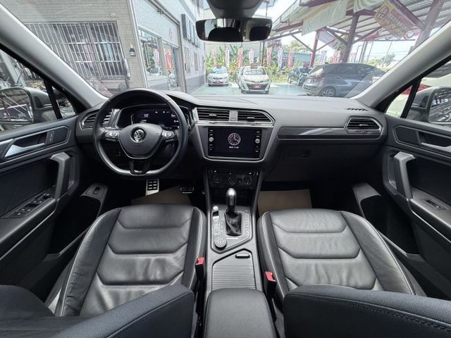 【線上影音賞車請點我】20Tiguan超稀有七人座，本店闆娘欽用車，絕對美車一部，超優惠釋出，試車即愛上，熱線上市中  第13張相片