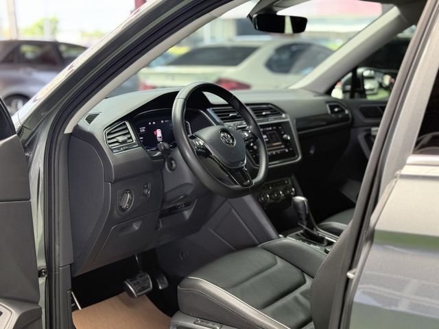 【線上影音賞車請點我】20Tiguan超稀有七人座，本店闆娘欽用車，絕對美車一部，超優惠釋出，試車即愛上，熱線上市中  第14張相片