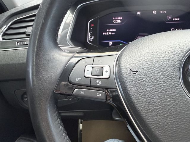 【線上影音賞車請點我】20Tiguan超稀有七人座，本店闆娘欽用車，絕對美車一部，超優惠釋出，試車即愛上，熱線上市中  第16張相片