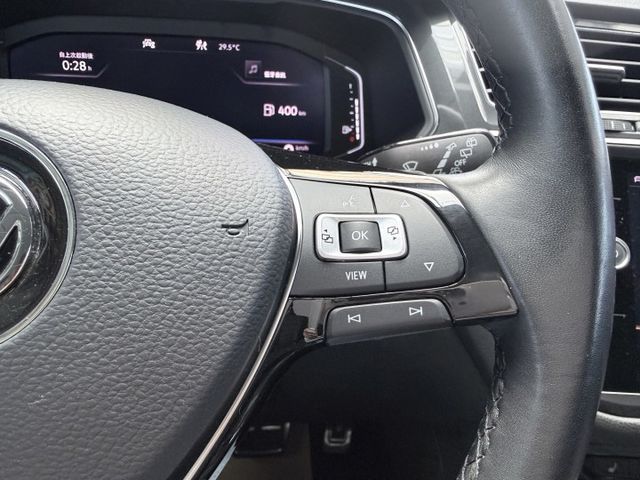 【線上影音賞車請點我】20Tiguan超稀有七人座，本店闆娘欽用車，絕對美車一部，超優惠釋出，試車即愛上，熱線上市中  第17張相片