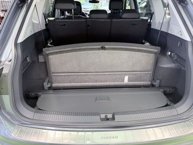 【線上影音賞車請點我】20Tiguan超稀有七人座，本店闆娘欽用車，絕對美車一部，超優惠釋出，試車即愛上，熱線上市中  第20張相片