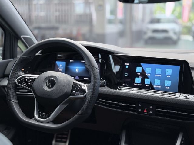 【線上影音賞車請點我】超稀有GV，Ｒ-Line版，絕美水泥灰，超級美車，只售你一般Golf的價格，你一定要擁有！  第11張相片