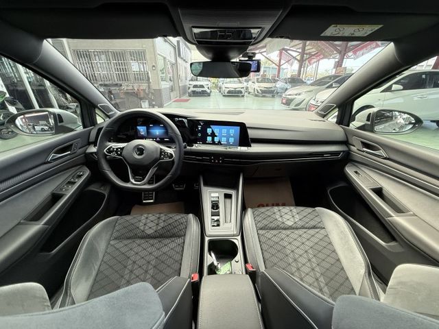【線上影音賞車請點我】超稀有GV，Ｒ-Line版，絕美水泥灰，超級美車，只售你一般Golf的價格，你一定要擁有！  第14張相片