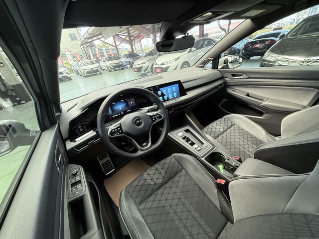 【線上影音賞車請點我】超稀有GV，Ｒ-Line版，絕美水泥灰，超級美車，只售你一般Golf的價格，你一定要擁有！  第15張相片