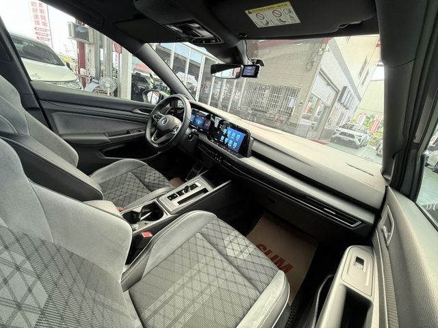 【線上影音賞車請點我】超稀有GV，Ｒ-Line版，絕美水泥灰，超級美車，只售你一般Golf的價格，你一定要擁有！  第16張相片
