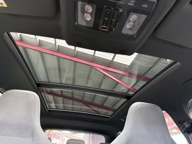 【線上影音賞車請點我】超稀有GV，Ｒ-Line版，絕美水泥灰，超級美車，只售你一般Golf的價格，你一定要擁有！  第18張相片