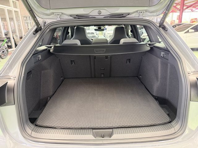 【線上影音賞車請點我】超稀有GV，Ｒ-Line版，絕美水泥灰，超級美車，只售你一般Golf的價格，你一定要擁有！  第20張相片