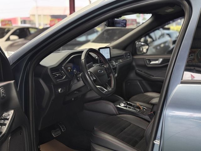 【線上影音賞車請點我】ST-Line X 頂級Kuga超值大滿配，稀有極光藍，甜甜價上市中，全網我最便宜，錯過不再  第9張相片