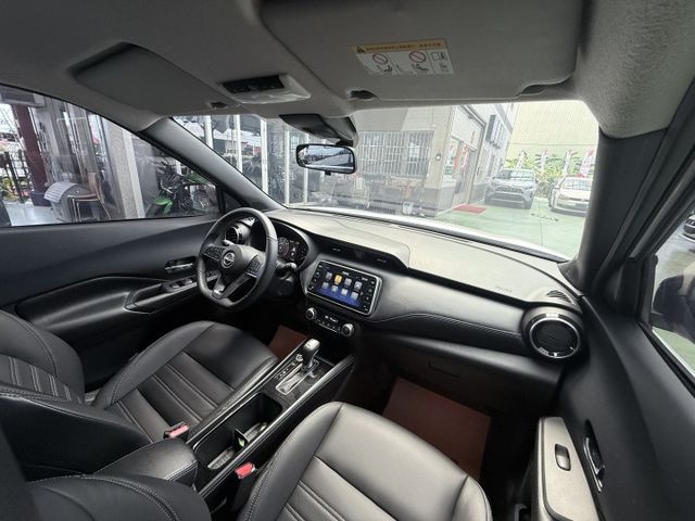 【線上影音賞車請點我】KICKS旗艦環景版，甜甜價買到類新車，僅跑一萬，原廠保固中，超值划算，熱騰騰上市中！！  第15張相片