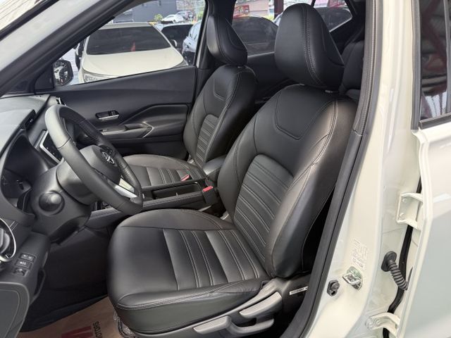 【線上影音賞車請點我】KICKS旗艦環景版，甜甜價買到類新車，僅跑一萬，原廠保固中，超值划算，熱騰騰上市中！！  第16張相片