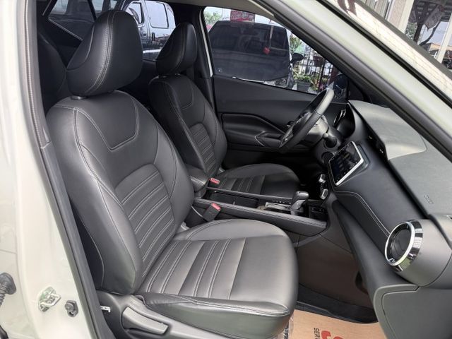 【線上影音賞車請點我】KICKS旗艦環景版，甜甜價買到類新車，僅跑一萬，原廠保固中，超值划算，熱騰騰上市中！！  第17張相片