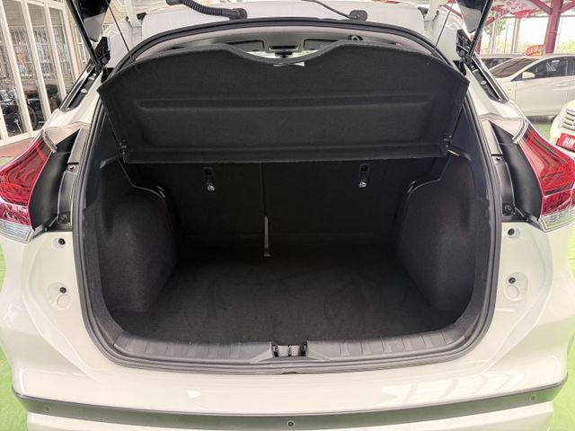 【線上影音賞車請點我】KICKS旗艦環景版，甜甜價買到類新車，僅跑一萬，原廠保固中，超值划算，熱騰騰上市中！！  第19張相片