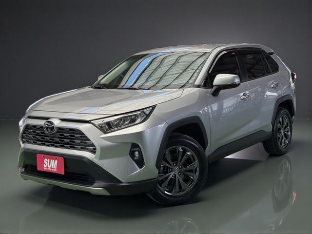 【線上影音賞車請點我】不管是家庭出遊，露營載滿，通勤代步，什麼角色都能勝任，RAV4在手，全世界你有！價格甜，先搶先贏喔  第1張相片