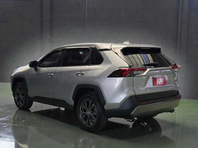 【線上影音賞車請點我】不管是家庭出遊，露營載滿，通勤代步，什麼角色都能勝任，RAV4在手，全世界你有！價格甜，先搶先贏喔  第3張相片