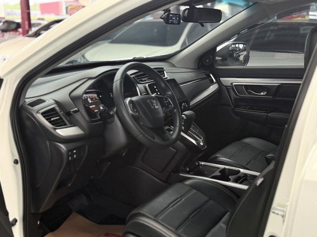 【線上影音賞車請點我】絕美5.5代CR-V，VTIS 版本，好康甜甜價，現車超美無可挑惕，全原漆原鈑件，里程保證，內外美  第9張相片