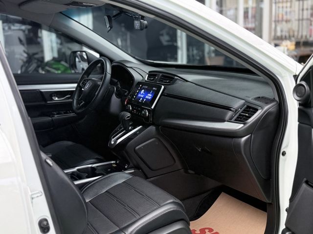 【線上影音賞車請點我】絕美5.5代CR-V，VTIS 版本，好康甜甜價，現車超美無可挑惕，全原漆原鈑件，里程保證，內外美  第10張相片