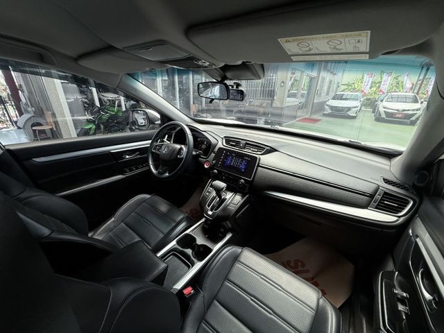 【線上影音賞車請點我】絕美5.5代CR-V，VTIS 版本，好康甜甜價，現車超美無可挑惕，全原漆原鈑件，里程保證，內外美  第17張相片