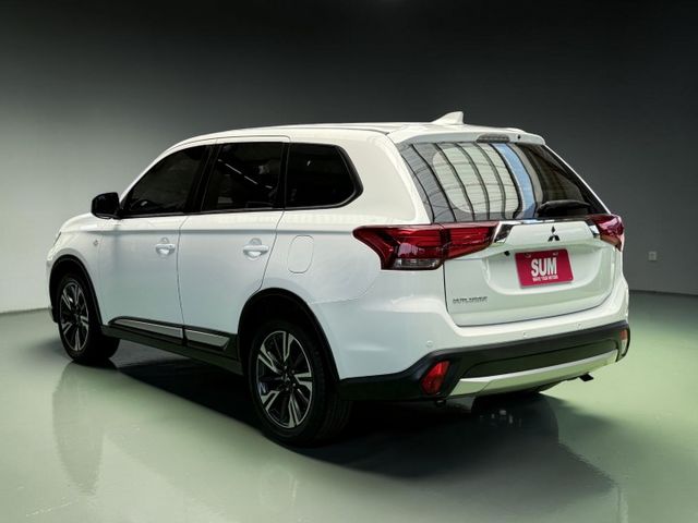 【線上影音賞車請點我】超爆小改款特仕版，配備滿滿，經濟又實惠，千萬不要錯過這台！！  第3張相片