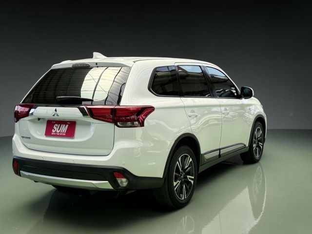 【線上影音賞車請點我】超爆小改款特仕版，配備滿滿，經濟又實惠，千萬不要錯過這台！！  第5張相片