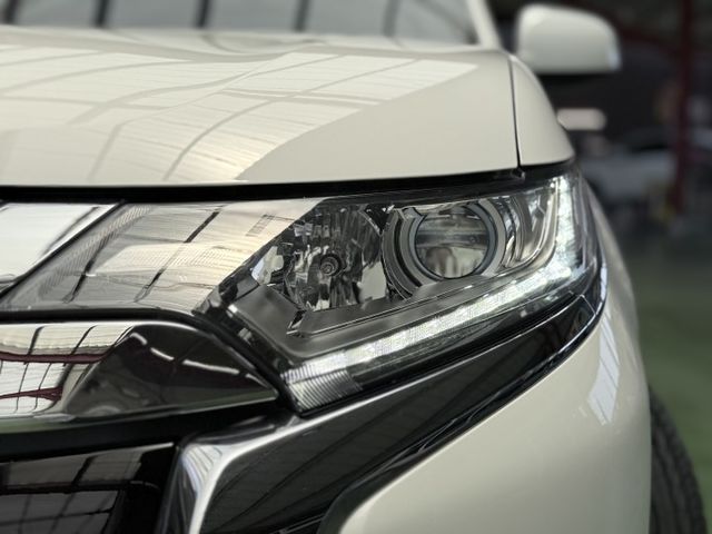 【線上影音賞車請點我】超爆小改款特仕版，配備滿滿，經濟又實惠，千萬不要錯過這台！！  第7張相片