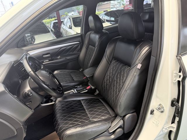 【線上影音賞車請點我】超爆小改款特仕版，配備滿滿，經濟又實惠，千萬不要錯過這台！！  第16張相片