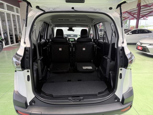 【線上影音賞車請點我】SIENTA CROSS七人座市場超稀有款，只賣你一般款價格，先搶先擁有，絕美車一部，等你牽回家！  第19張相片