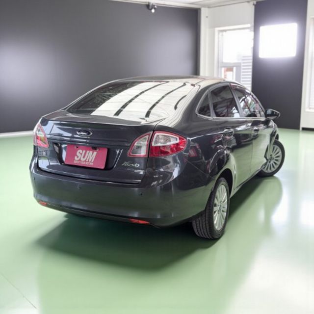 FIESTA 4D SEDAN  第5張相片