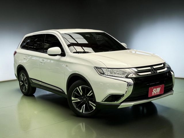 【線上影音賞車請點我】佛系價格，小改款，數位儀表 ACC 車偏 恆溫，全新安卓機，超值美車，就賣一般版的價格  第6張相片