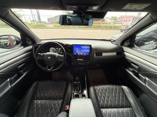 【線上影音賞車請點我】佛系價格，小改款，數位儀表 ACC 車偏 恆溫，全新安卓機，超值美車，就賣一般版的價格  第13張相片