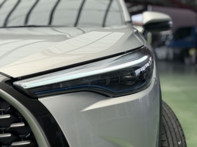 【線上影音賞車請點我】油電尊爵.，安靜、省油，給全家最安全的守護，高油價時代的選擇，就賣你一般汽油版的錢，僅此一台  第7張相片