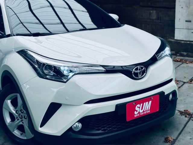 【線上影音賞車請點我】俗俗賣，超值的ＣＨＲ，省油省稅又帥氣，免鑰，恆溫，定速，有夠便宜，里程準，全車原鈑件，認證車  第6張相片