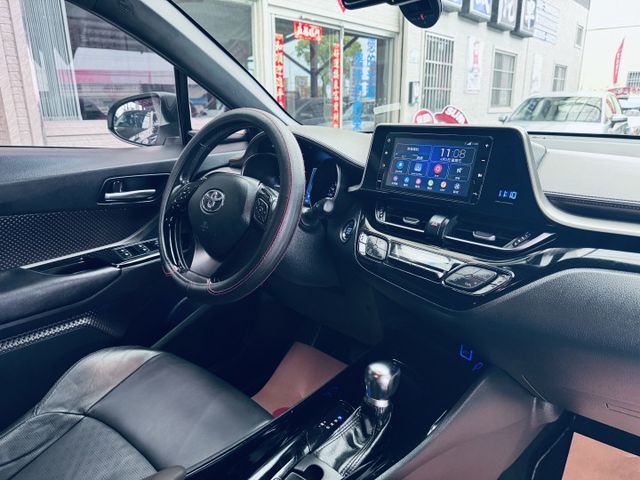 【線上影音賞車請點我】俗俗賣，超值的ＣＨＲ，省油省稅又帥氣，免鑰，恆溫，定速，有夠便宜，里程準，全車原鈑件，認證車  第15張相片