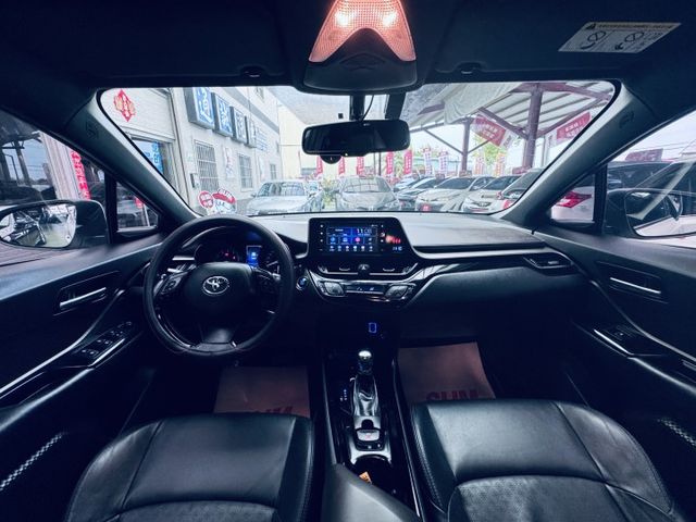 【線上影音賞車請點我】俗俗賣，超值的ＣＨＲ，省油省稅又帥氣，免鑰，恆溫，定速，有夠便宜，里程準，全車原鈑件，認證車  第16張相片