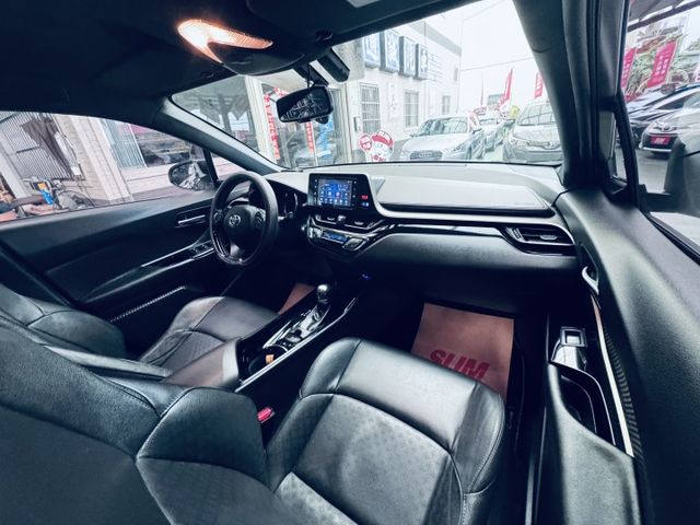 【線上影音賞車請點我】俗俗賣，超值的ＣＨＲ，省油省稅又帥氣，免鑰，恆溫，定速，有夠便宜，里程準，全車原鈑件，認證車  第18張相片
