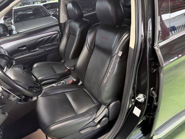 【線上影音賞車請點我】2WD頂級版，兼顧了商務的沈穩與家庭的溫馨，動能、舒適、空間、配備All in one，現正優惠中  第17張相片