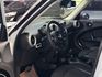 【線上影音賞車請點我】頂級四驅，經典英倫雙色，里程低，車況絕佳，開出門就是焦點，歡迎預約賞車！  第9張縮圖