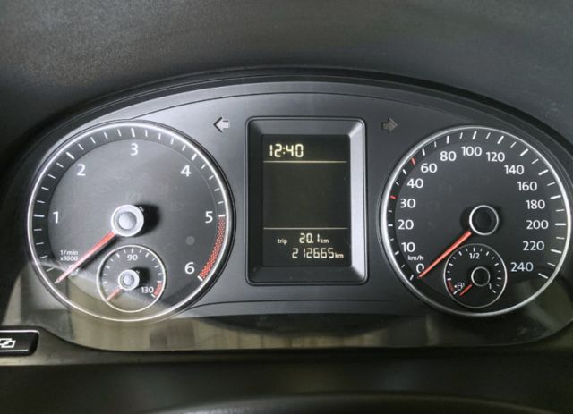 1.6柴油自排/原廠保養變速箱/正7人座/安卓機/倒車顯影/行車紀錄  第17張相片