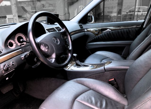 E350 AVANTGARD/V6引擎/全景式雙天窗/無待修  第8張相片