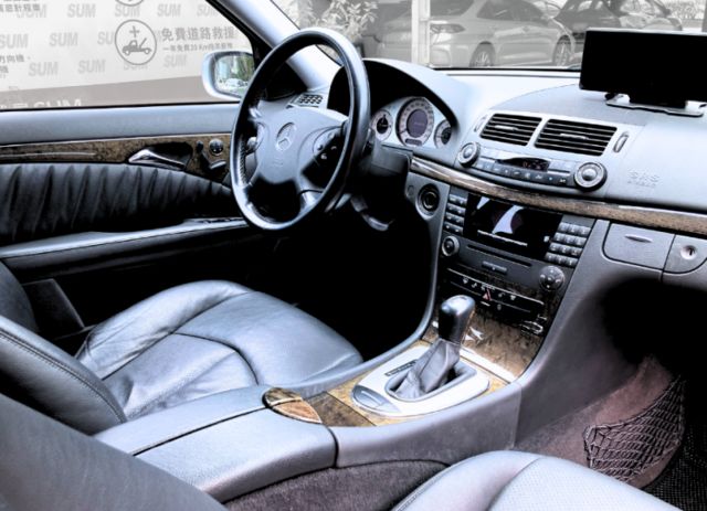 E350 AVANTGARD/V6引擎/全景式雙天窗/無待修  第9張相片