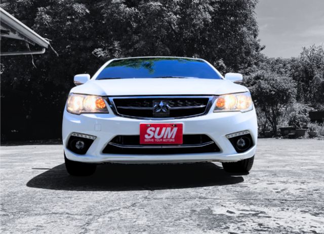 頂級i-Key摸門/天窗/定速/安卓/前後行車紀錄器/認證/倒車顯影/輕量化鋁圈  第2張相片