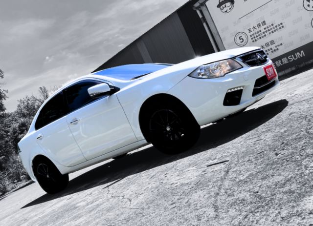 頂級i-Key摸門/天窗/定速/安卓/前後行車紀錄器/認證/倒車顯影/輕量化鋁圈  第3張相片