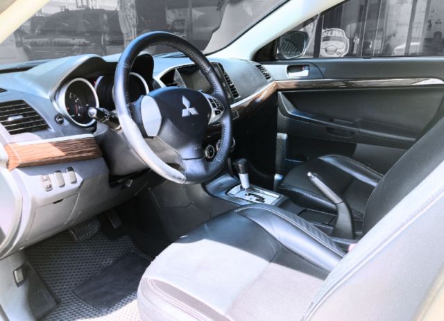 頂級i-Key摸門/天窗/定速/安卓/前後行車紀錄器/認證/倒車顯影/輕量化鋁圈  第14張相片