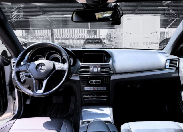 E250雙門轎跑/廠證齊全/備鑰/公里數保證/全景式天窗/原車原鈑件  第20張相片