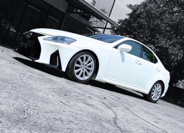 V6引擎/紡錘型水箱護罩/天窗/燻黑頭燈/LED日行燈  第2張相片