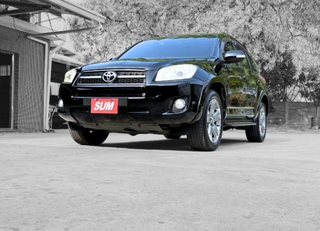 2.4G尊貴版/天窗/定速/倒顯/恆溫/18吋鋁圈/電動座椅/行車電視/側邊登車踏板/加寬輪拱  第7張相片