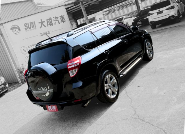 2.4G尊貴版/天窗/定速/倒顯/恆溫/18吋鋁圈/電動座椅/行車電視/側邊登車踏板/加寬輪拱  第9張相片